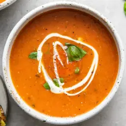 شوربة الطماطم والريحان